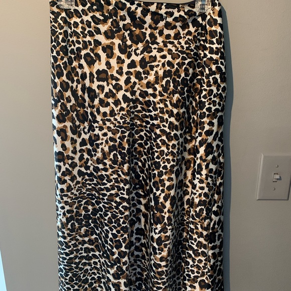 Your offer will be accepted! Express Skirt 🤎 - Picture 3 of 5